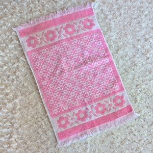 Canon Monticello Floral Pink and White Textured Bath Hand Towel Decorative 1960s